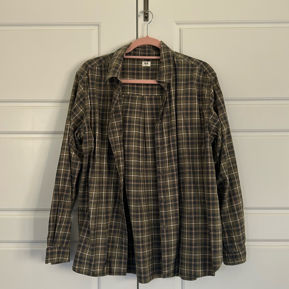 Uniqlo plaid button up shirt
